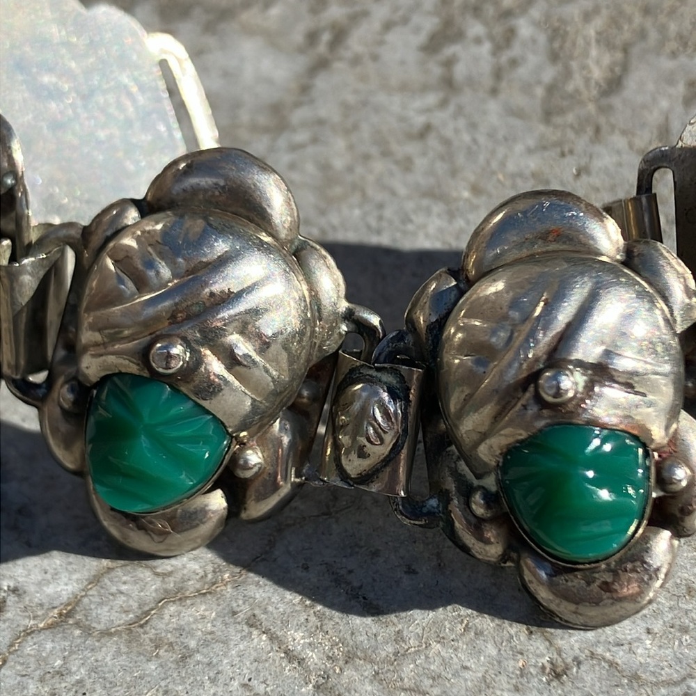 Unique MCM Mexico Silver and Green Carved Mask & Headdress Bracelet - Picture 4 of 13